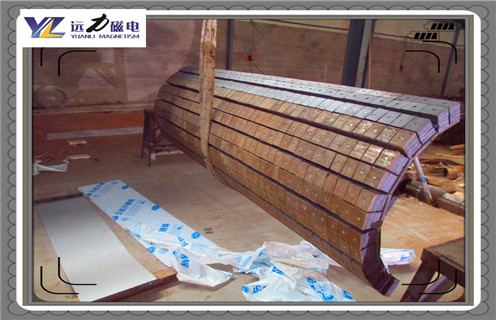 鐵粉磁選機(jī)，鐵粉磁選機(jī)的與眾不同體現(xiàn)在細(xì)節(jié)上，鐵粉磁選機(jī)的與眾不同體現(xiàn)在細(xì)節(jié)上，磁場一般為多少_磁塊如何排列